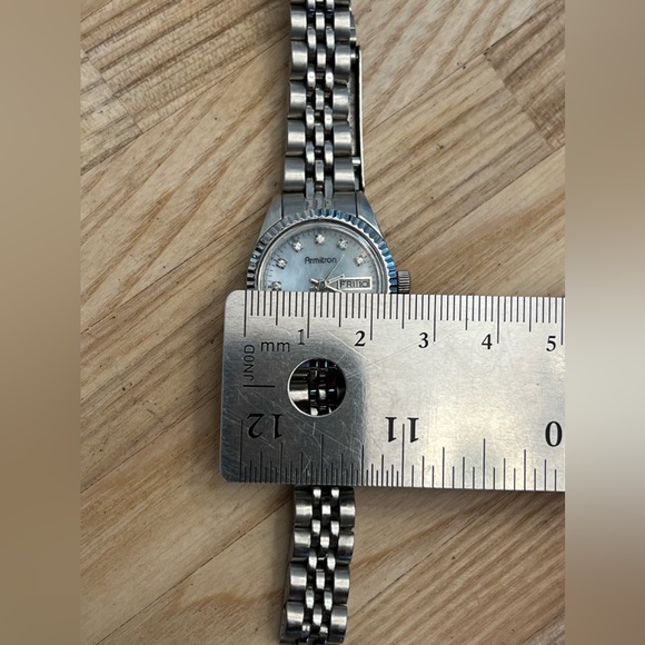 Armitron Ladies Watch Crystals Stainless Bracelet Day Date Window Luminous Hands - Picture 12 of 13